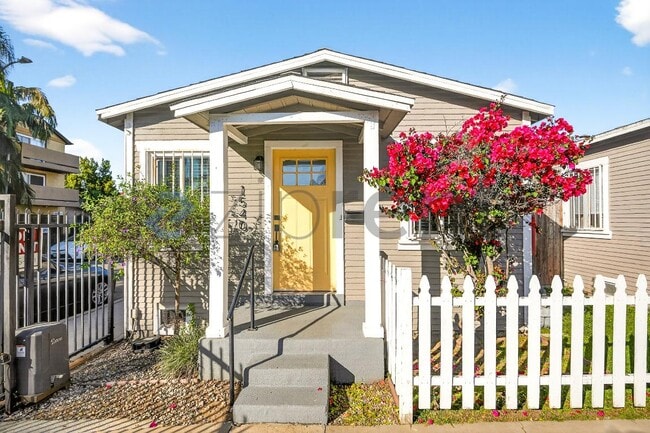 Building Photo - 1544 Stanley Ave