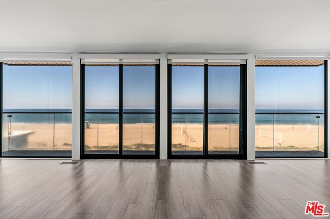 Photo - 2308 The Strand