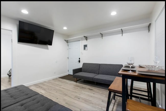 Photo - 14248 Oxnard St Unit 3