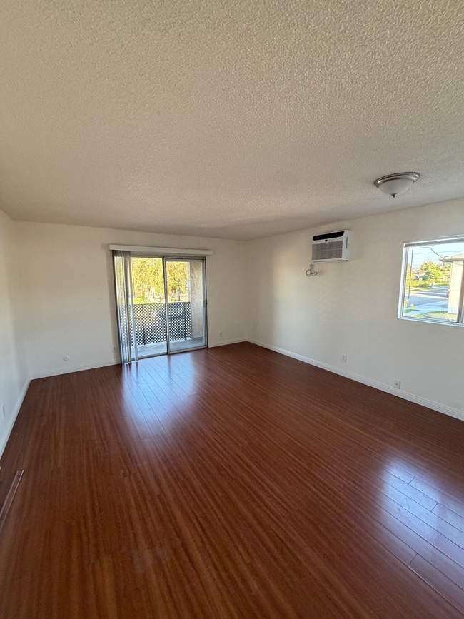 Photo - 525 Jacmar Dr Unit C