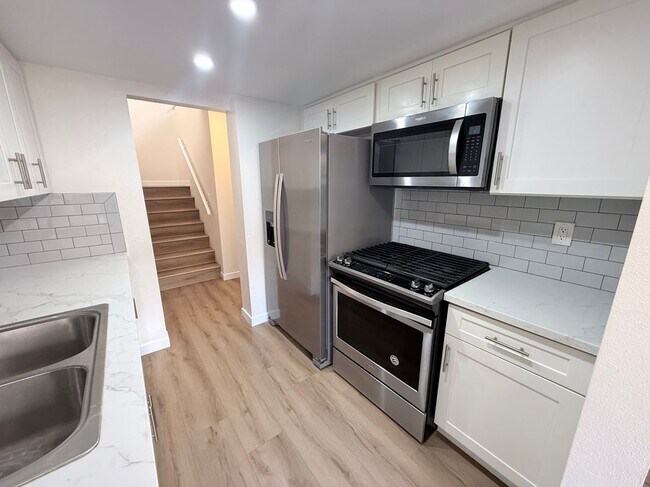 Photo - 14700 Berendo Ave Unit 2