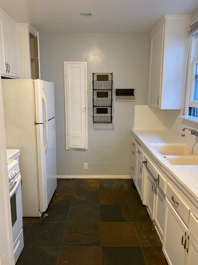 Building Photo - 3857 Prospect Ave Unit (3857-1/2)