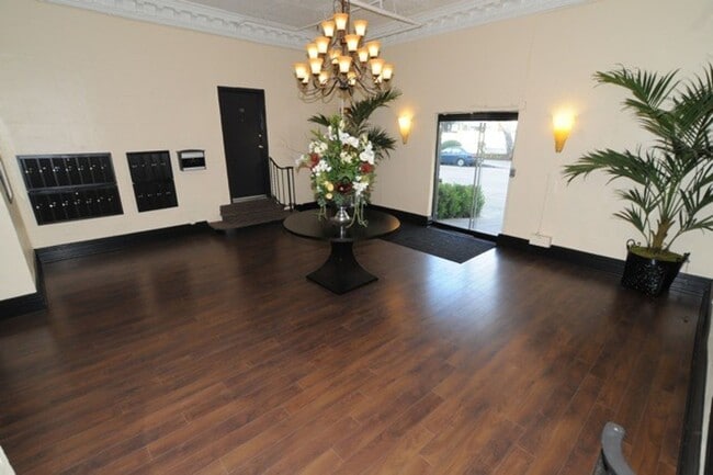 Photo - Chateau Hollywood