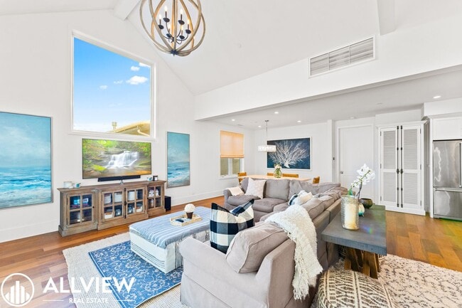 Photo - Gorgeous 3 bed 3.5 bathroom home available month to month in the highly desired city of Corona De...