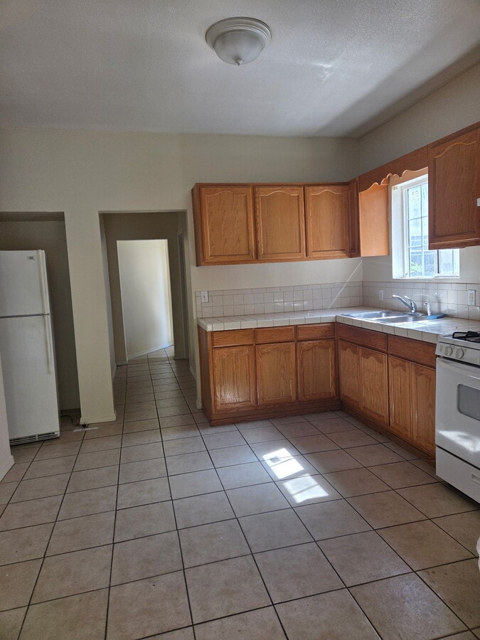 Photo - 1940 S New England St