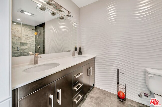 Photo - 21817 Providencia St