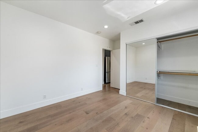 Photo - 562 1/2 N Commonwealth-