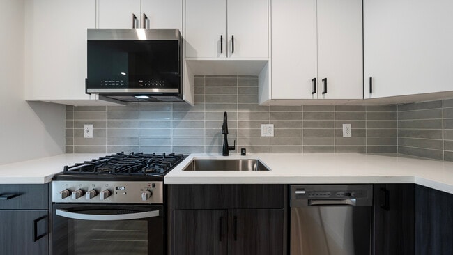 Photo - 611 Occidental Blvd