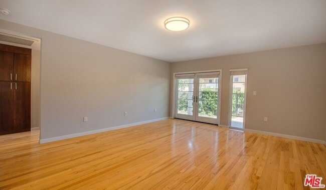 Photo - 936 Lake St Unit 4