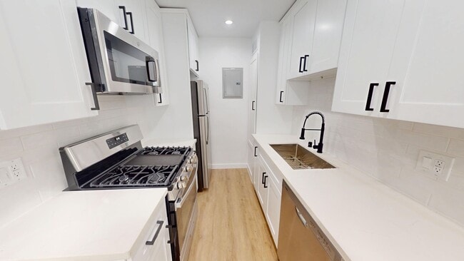 Photo - 1014 N Hayworth Ave
