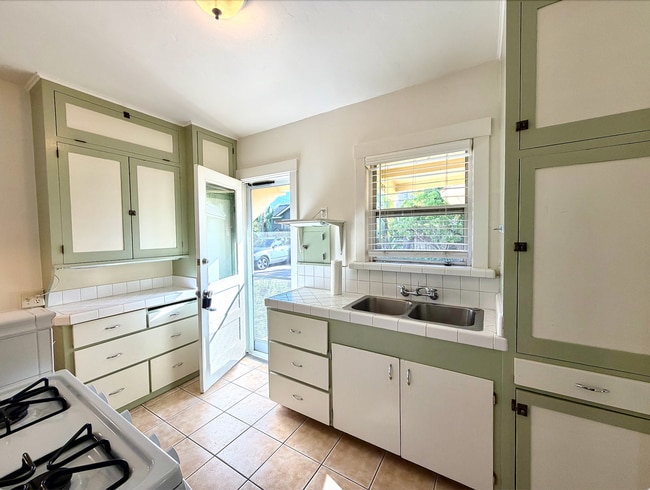 Photo - 1325 Laguna St