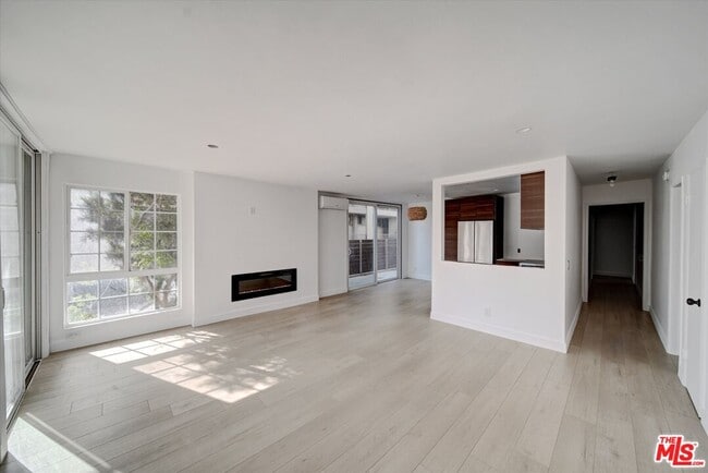 Photo - 15 Spinnaker St Unit 101