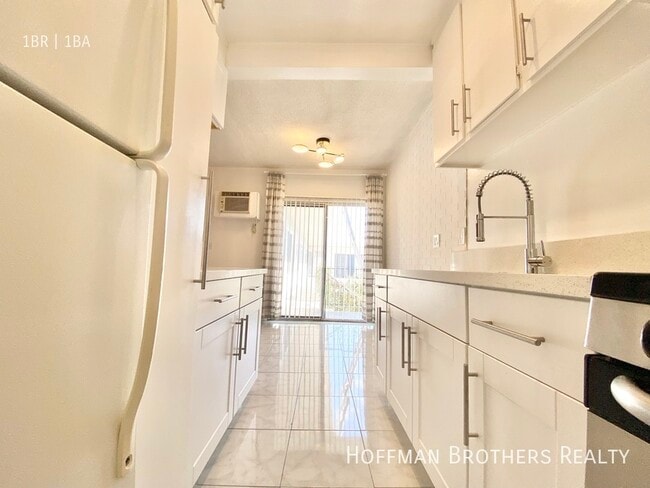 Photo - 1313 N June St Unit 209