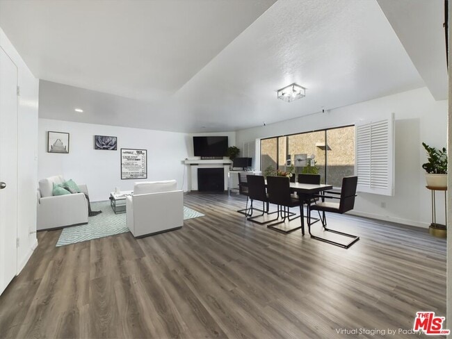 Building Photo - 4551 Kester Ave Unit 1
