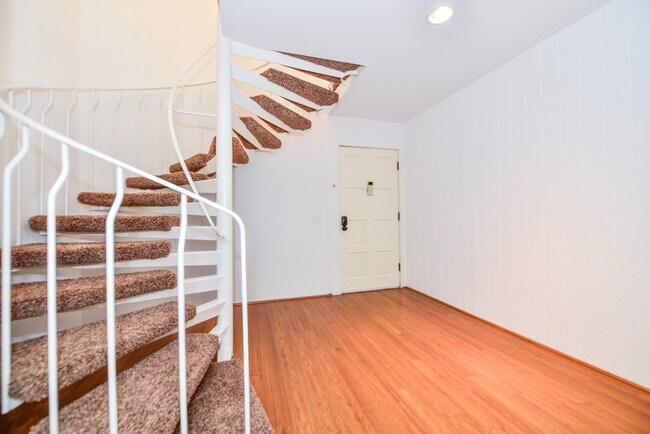 entry and staircase - 6456 Cavalleri Rd Unit Malibu Gardens townhome