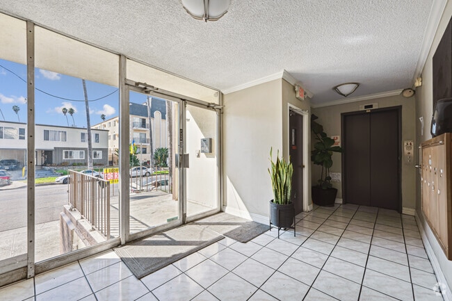 Lobby - Kenmore Apartments