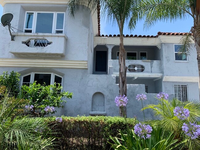 Photo - 449 N Hayworth Ave Unit 451