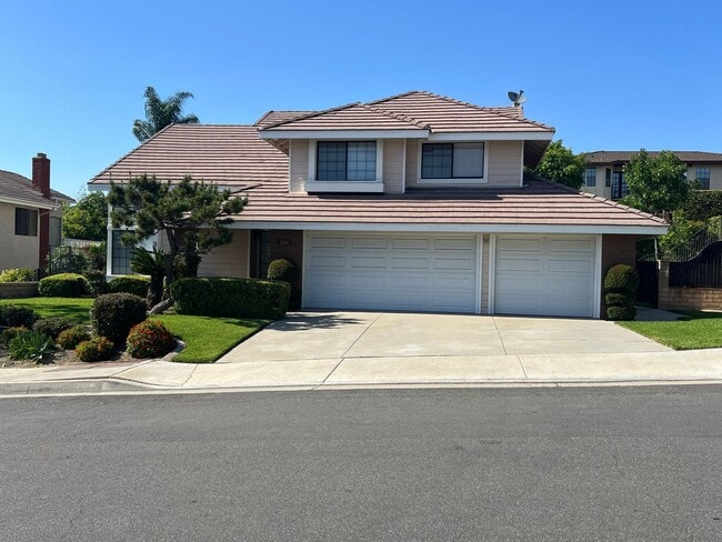 Photo - Orange - 4 Bed House for Lease - Pool & Spa - 3 Car. Gar.