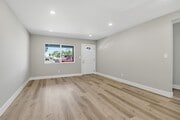 Photo - 54TH STREET 2985-2987 FRONT UNITS Unit 2987 #A