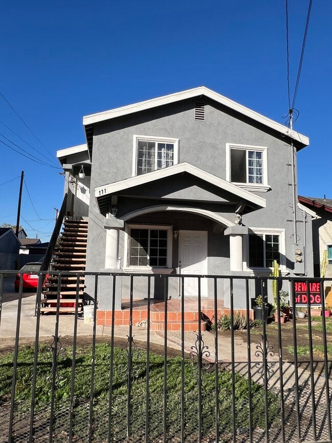 Photo - 111 E Cedar St House