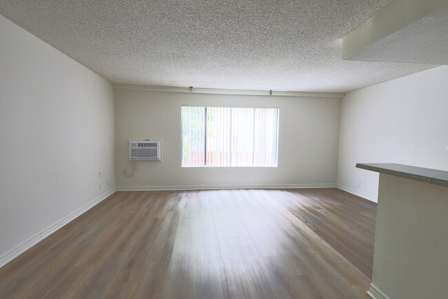 Photo - 2928 Leeward Ave Unit 301