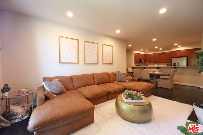 Photo - 14412 Killion St Unit 303