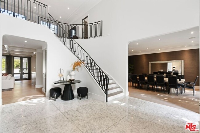 Photo - 506 N Rexford Dr