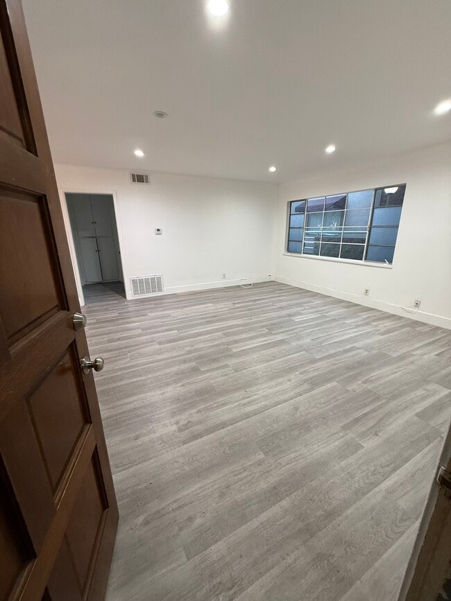 Photo - 219 E Chestnut St Unit A