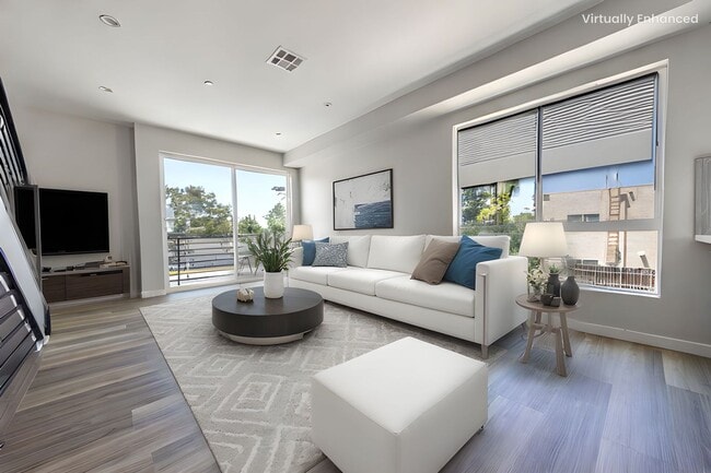 Luxury 4 Bedroom 3-Story Townhomes - Luxury 4 Bedroom 3-Story Townhomes Unit 6702 2
