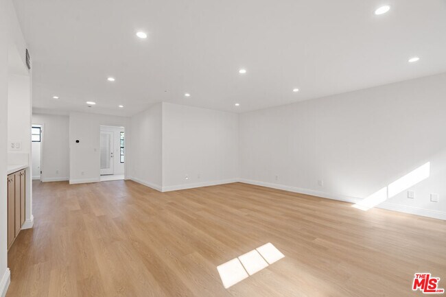 Photo - 2541 Stoner Ave Unit 3