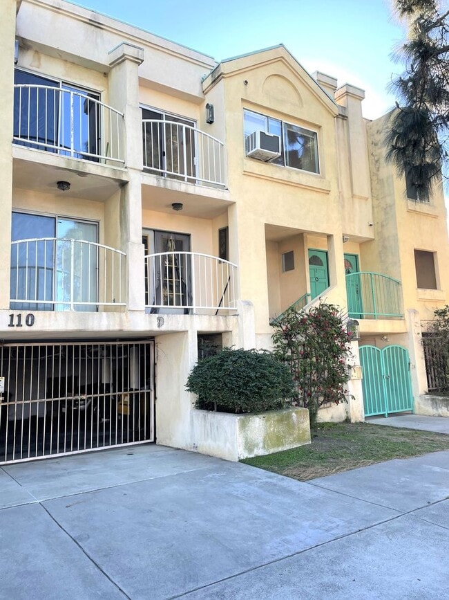 Building Photo - 451 Unit #2