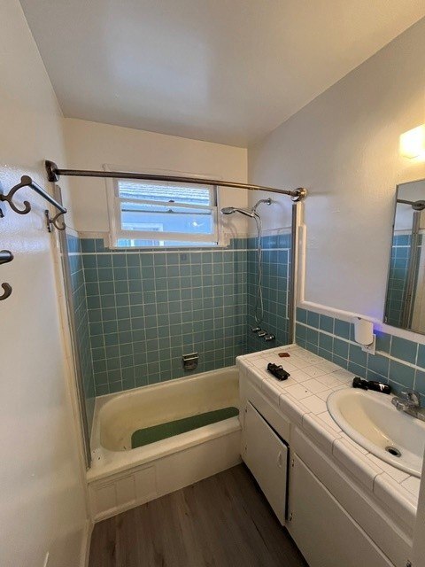 Floor Plan - 1 Bedroom. 1 Bathroom. 0 Half. Balcony