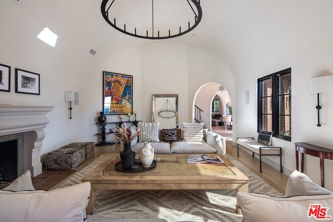 Building Photo - 8425 W Sunset Blvd Rental