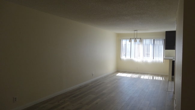 Photo - 518 Oak St Unit 518 Oak St. Unt 7