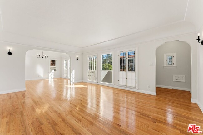 Photo - 125 N Orange Dr