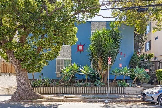 Building Photo - 7162 Hawthorn Ave