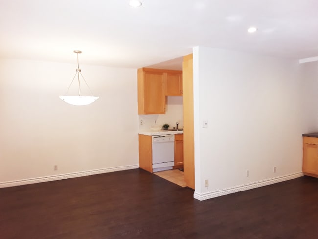 Photo - 808-812 Westmount Dr Unit 808-2