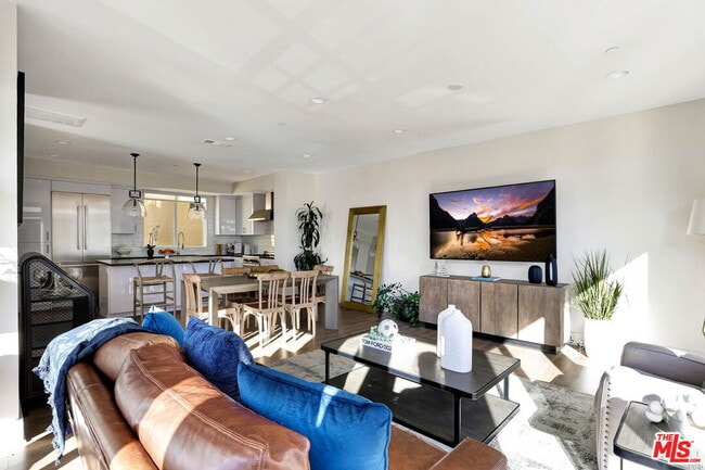 Photo - 1414 1/2 N Stanley Ave