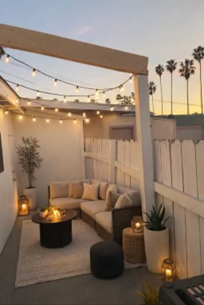 Private Patio - 640 N Fuller Ave Unit Guest House