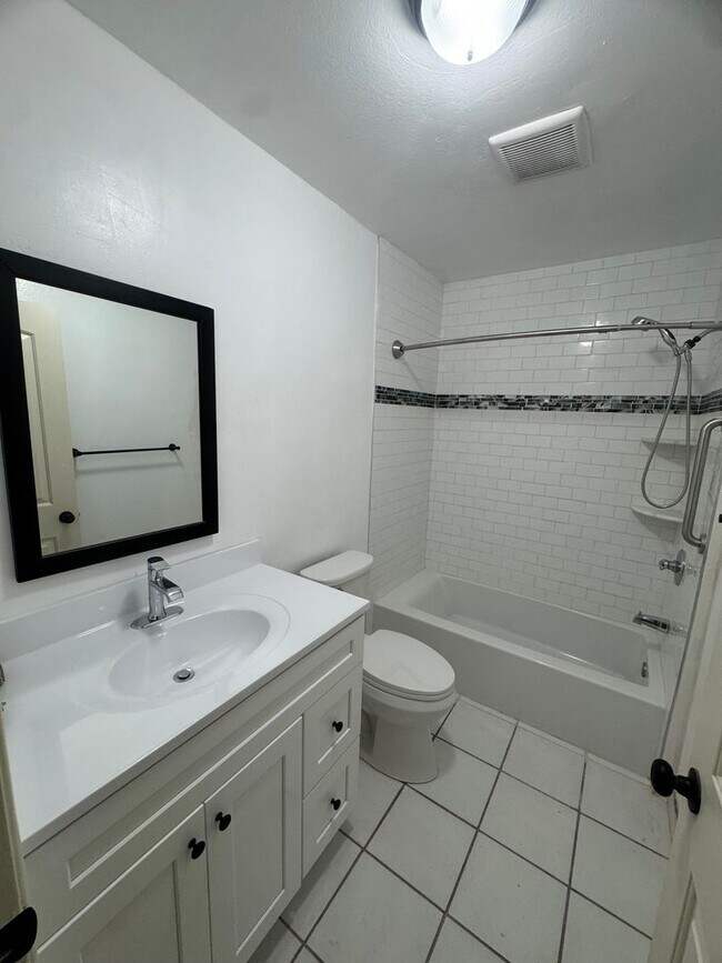 Photo - 7033 Perry Rd Unit B