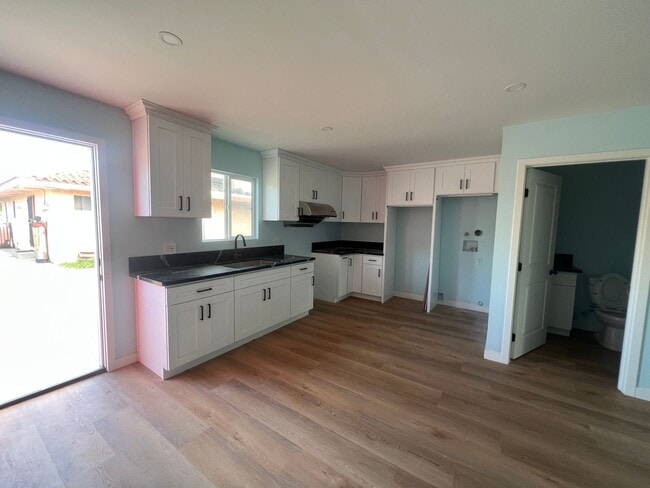 Photo - Plymouth Unit 1690 E Plymouth St,  A