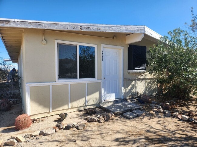 Building Photo - 6537-6539 Persia Unit Persia 6537