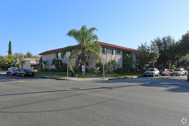 Building Photo - 1116 E Lexington Dr Rental