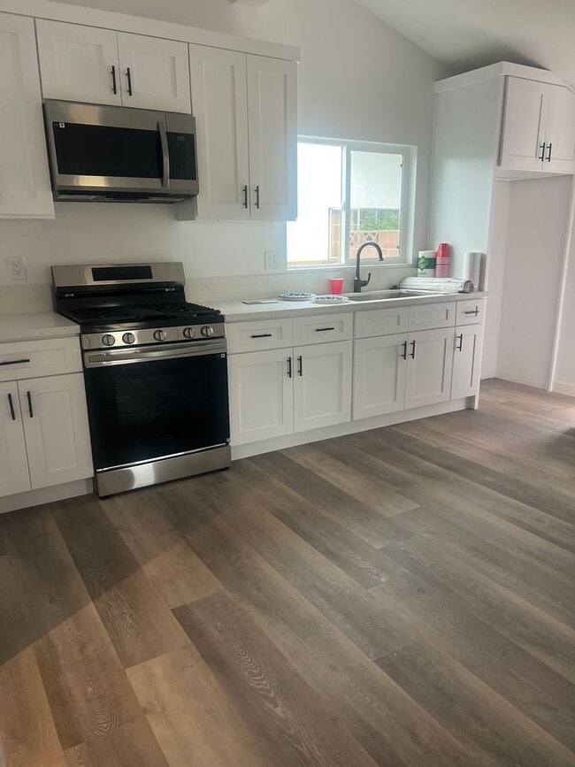 Stunning ADU, in a desirable north end of ... - Stunning ADU, in a desirable north end of ... Townhome