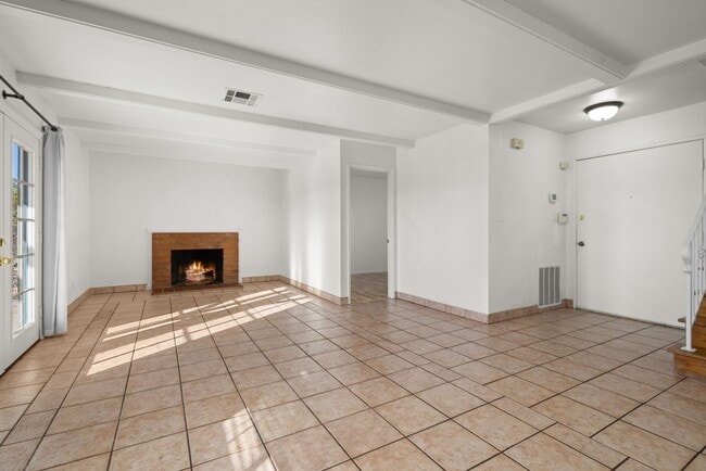 Photo - 533 Hibiscus Ct
