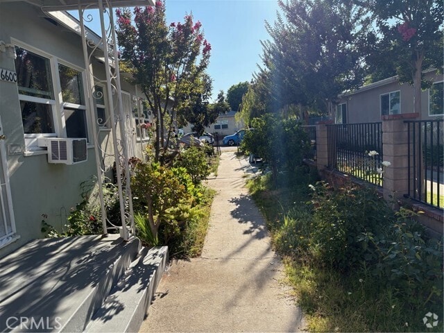 Building Photo - 2660 N Frederic St Unit E Rental