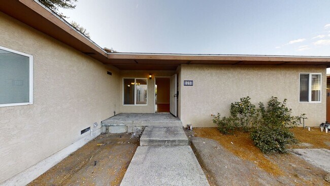 Photo - HUGE 10BR House on Montezuma!! - Large Pri...
