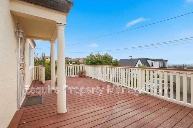 Photo - 2381 Hyland Ave