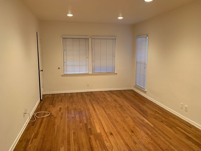 Building Photo - 4302 Elm Ave Unit 3