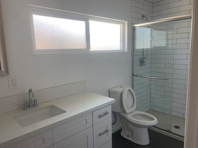 Photo - 5336 Huddart Ave